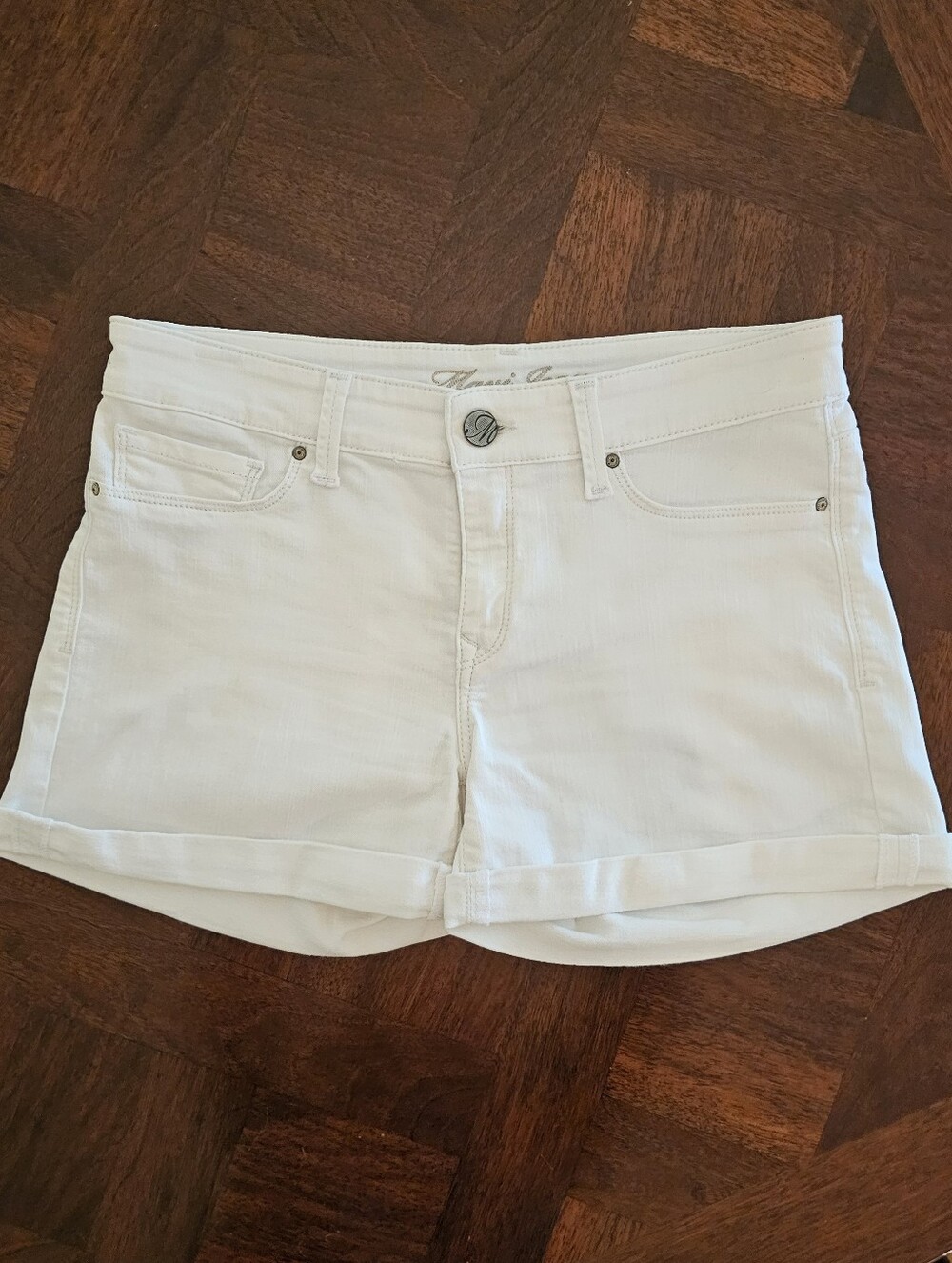 Mavi Jeans White Denim Cuffed Shorts Size 27 Excellent Condition

Descrip